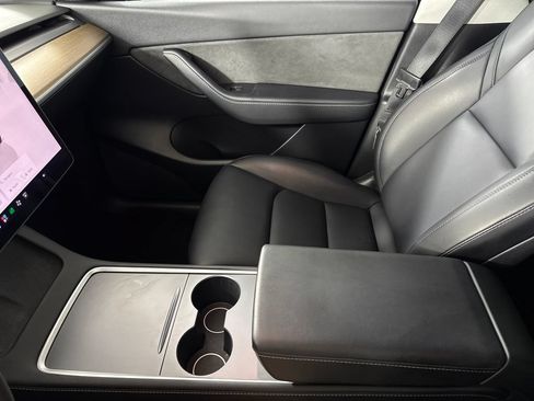 Used 2022 Tesla Model Y Performance AWD/4WD image 18