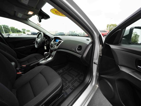 Used 2016 Chevrolet Cruze LT FWD image 25