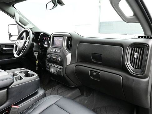 Used 2023 Chevrolet Silverado 2500 Custom w/ Custom Value Package image 18