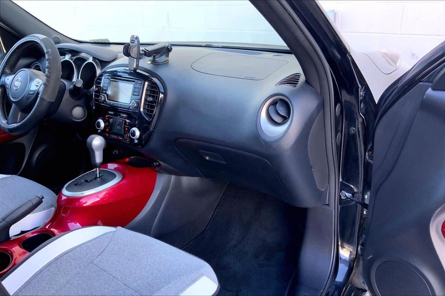 Used 2016 Nissan Juke SV FWD image 23
