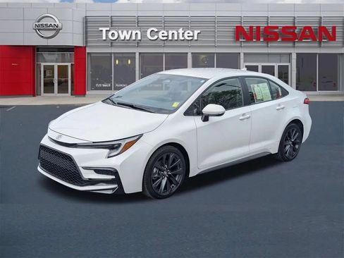 Used 2023 Toyota Corolla SE FWD image 4
