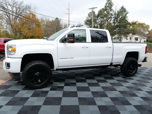 Used 2016 GMC Sierra 2500 Denali w/ Duramax Plus Package image 9