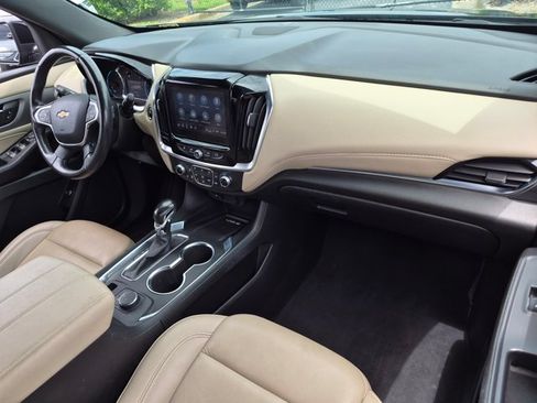 Used 2022 Chevrolet Traverse LT FWD image 20
