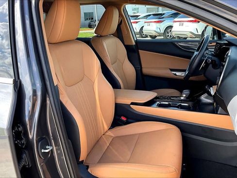 Used 2025 Lexus NX 250 FWD w/ Towing Package (2000 Lbs) image 9