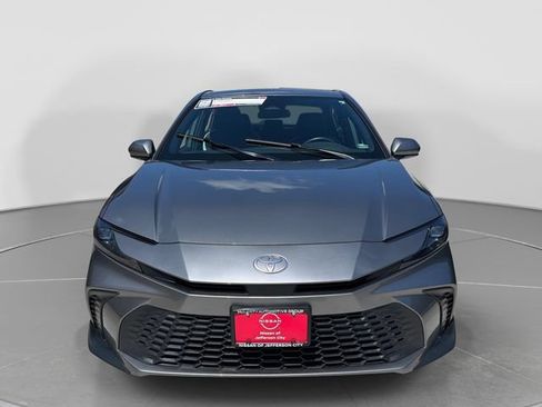 Used 2025 Toyota Camry SE FWD image 9