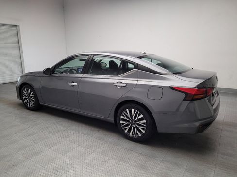 Used 2024 Nissan Altima 2.5 SV FWD image 3
