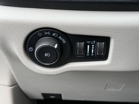 Used 2022 Chrysler Pacifica Touring-L FWD image 23