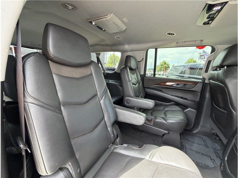 Used 2016 Cadillac Escalade ESV Luxury AWD/4WD image 31