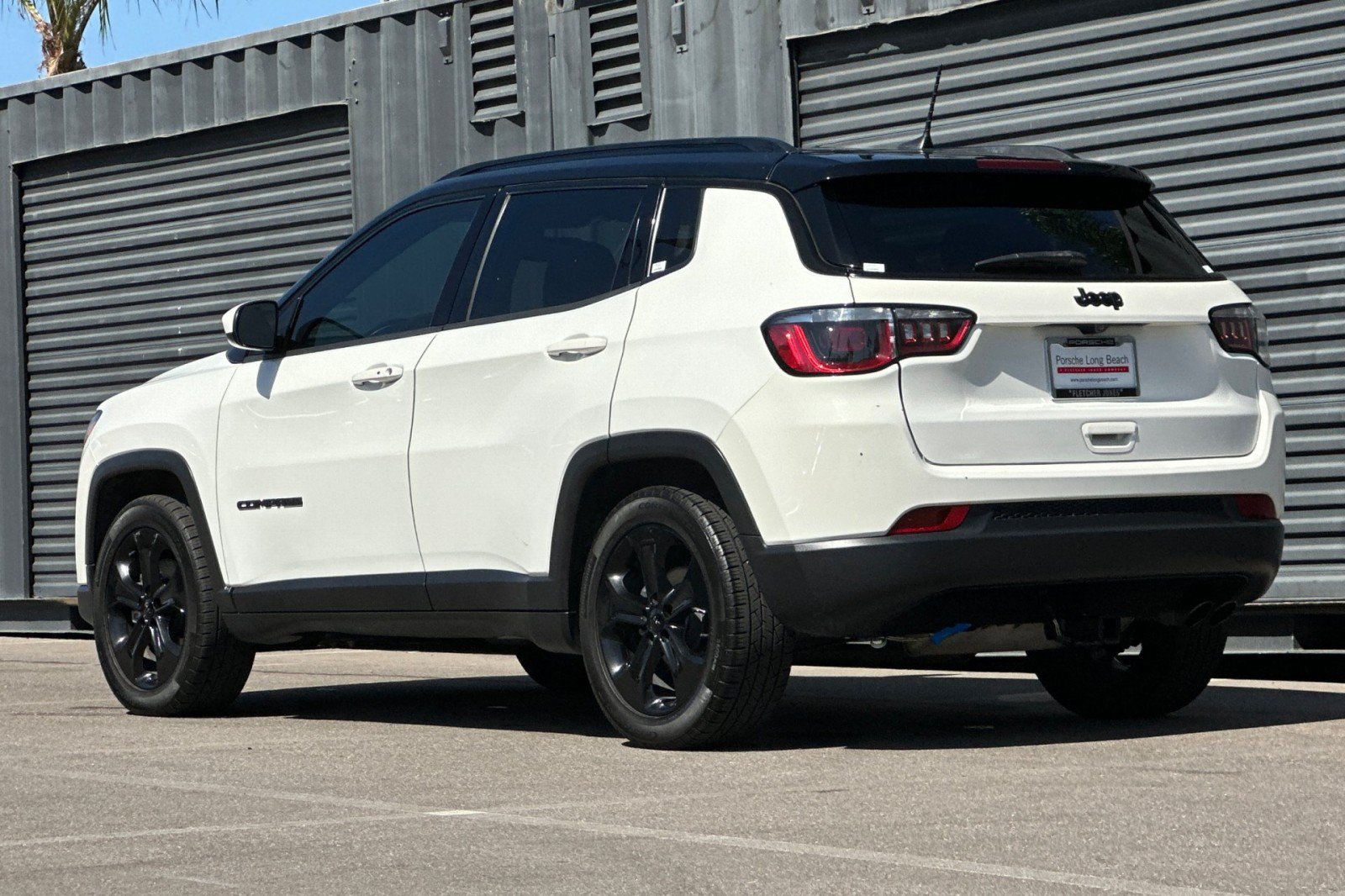 Used 2019 Jeep Compass Latitude FWD image 3