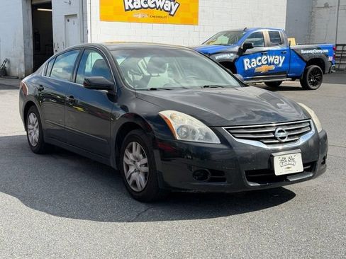 Used 2010 Nissan Altima 2.5 S FWD image 1