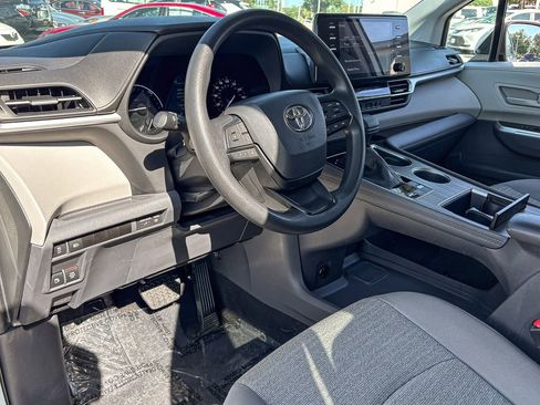 Used 2023 Toyota Sienna LE image 15