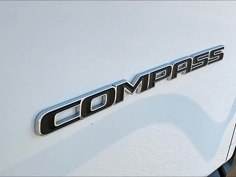 Used 2025 Jeep Compass Limited image 27