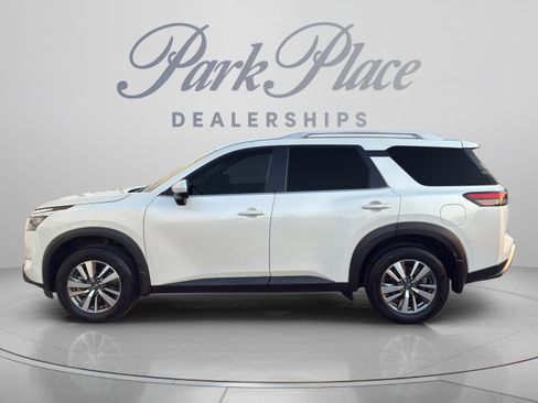 Used 2025 Nissan Pathfinder SL FWD image 2