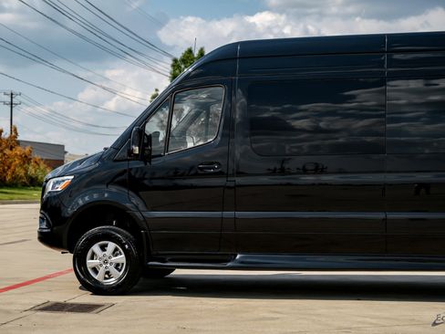 Used 2025 Mercedes-Benz Sprinter 2500 image 5