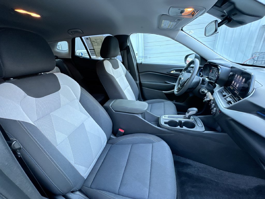Used 2024 Chevrolet Trax LS FWD image 31