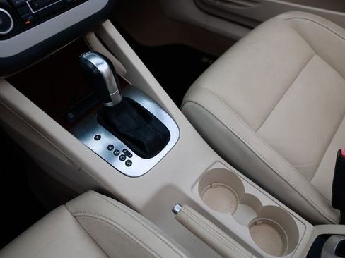 Used 2012 Volkswagen Eos Executive image 39