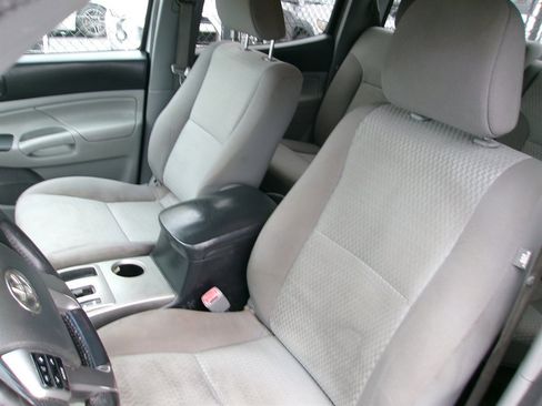 Used 2013 Toyota Tacoma PreRunner image 14