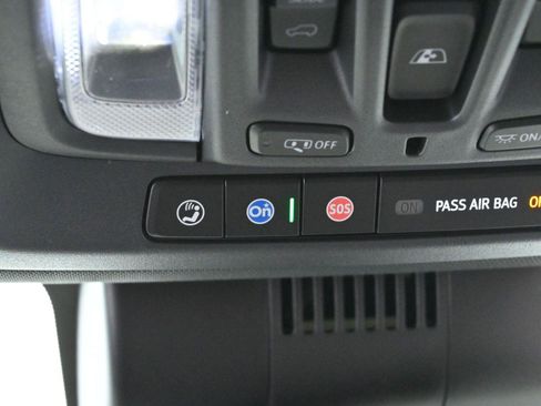 Used 2022 Chevrolet Silverado 1500 ZR2 w/ Technology Package image 29