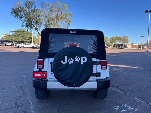 Used 2017 Jeep Wrangler Unlimited Sahara w/ Connectivity Group image 7