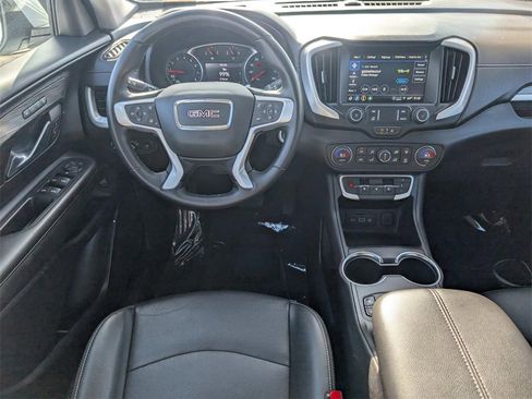 Used 2024 GMC Terrain SLT image 11