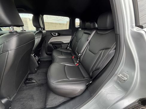 Used 2025 Jeep Compass Limited AWD/4WD image 33