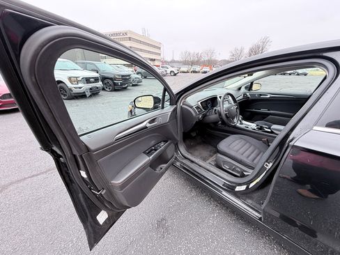 Used 2015 Ford Fusion SE w/ Equipment Group 201A image 9