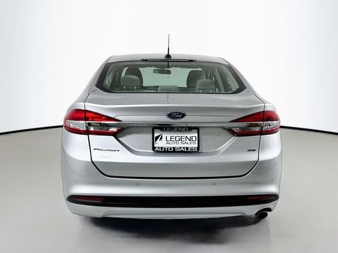 Used 2018 Ford Fusion SE FWD image 6