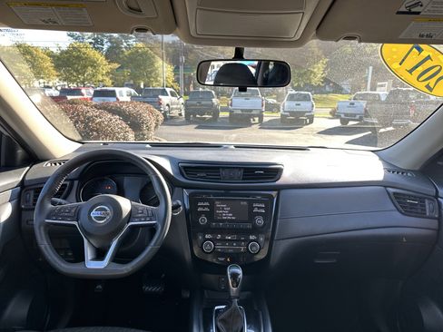 Used 2017 Nissan Rogue SV image 13