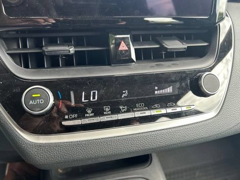 Used 2025 Toyota Corolla LE FWD image 21