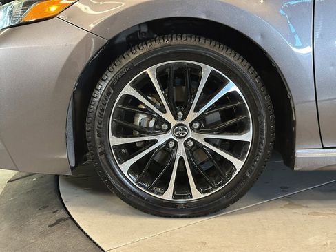 Used 2018 Toyota Camry SE image 21