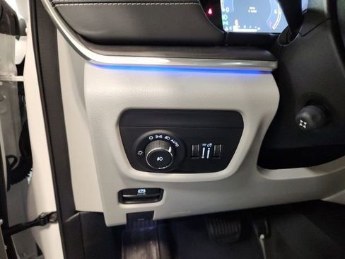 Used 2023 Jeep Grand Cherokee Overland w/ Luxury Tech Group IV image 25