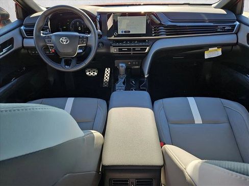 Used 2025 Toyota Camry SE image 15