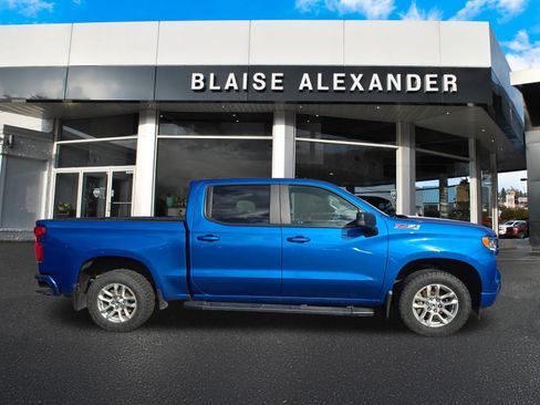 Used 2022 Chevrolet Silverado 1500 RST AWD/4WD image 2