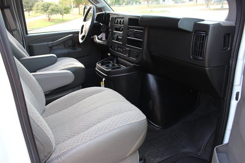 Used 2025 GMC Savana 3500 LT w/ LT Preferred Equipment Group RWD image 20