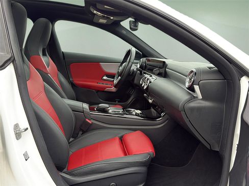 Used 2023 Mercedes-Benz CLA 250 4MATIC image 20