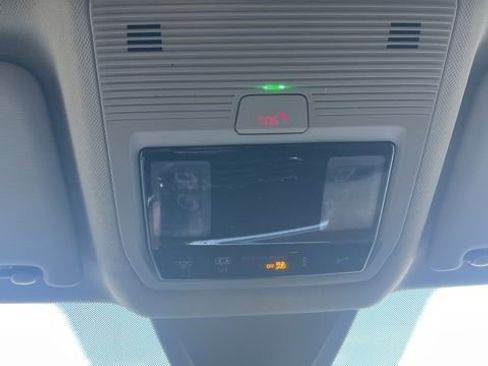 Certified 2025 Volkswagen Atlas SE image 25