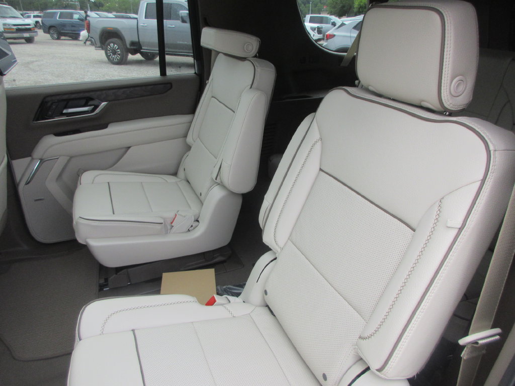 New 2026 GMC Yukon XL Denali w/ Denali Reserve Package AWD/4WD image 12