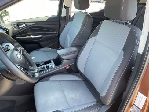 Used 2017 Ford Escape SE w/ Equipment Group 201A AWD/4WD image 12
