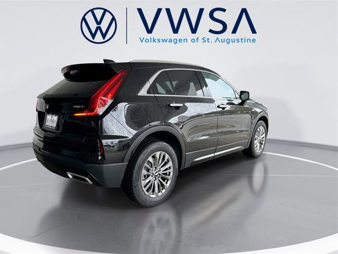 Used 2025 Cadillac XT4 Premium Luxury image 7