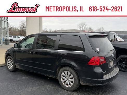 Used 2012 Volkswagen Routan SE image 2