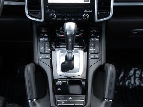 Used 2018 Porsche Cayenne image 17