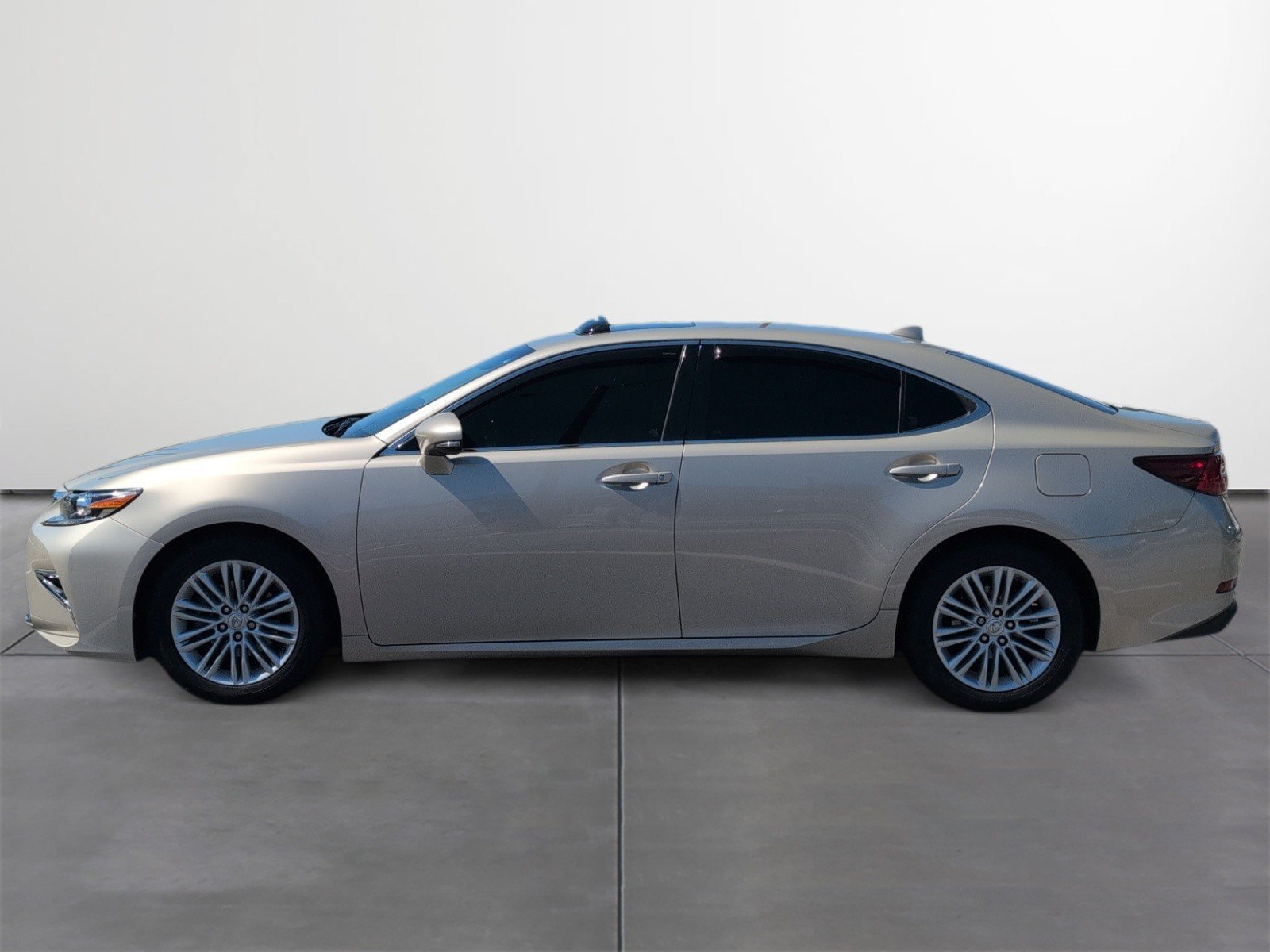 Used 2016 Lexus ES 350 w/ Premium Package w/Wood Trim FWD image 3