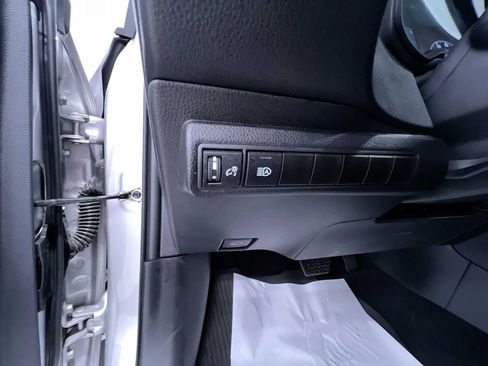 Used 2025 Toyota Corolla LE FWD image 16