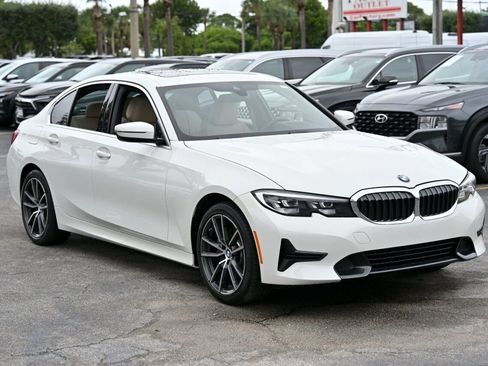 Used 2019 BMW 330i Sedan image 1