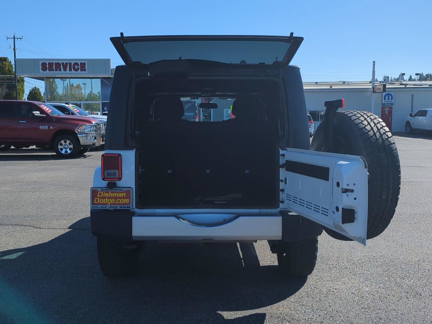 Used 2018 Jeep Wrangler Unlimited Sahara AWD/4WD image 10