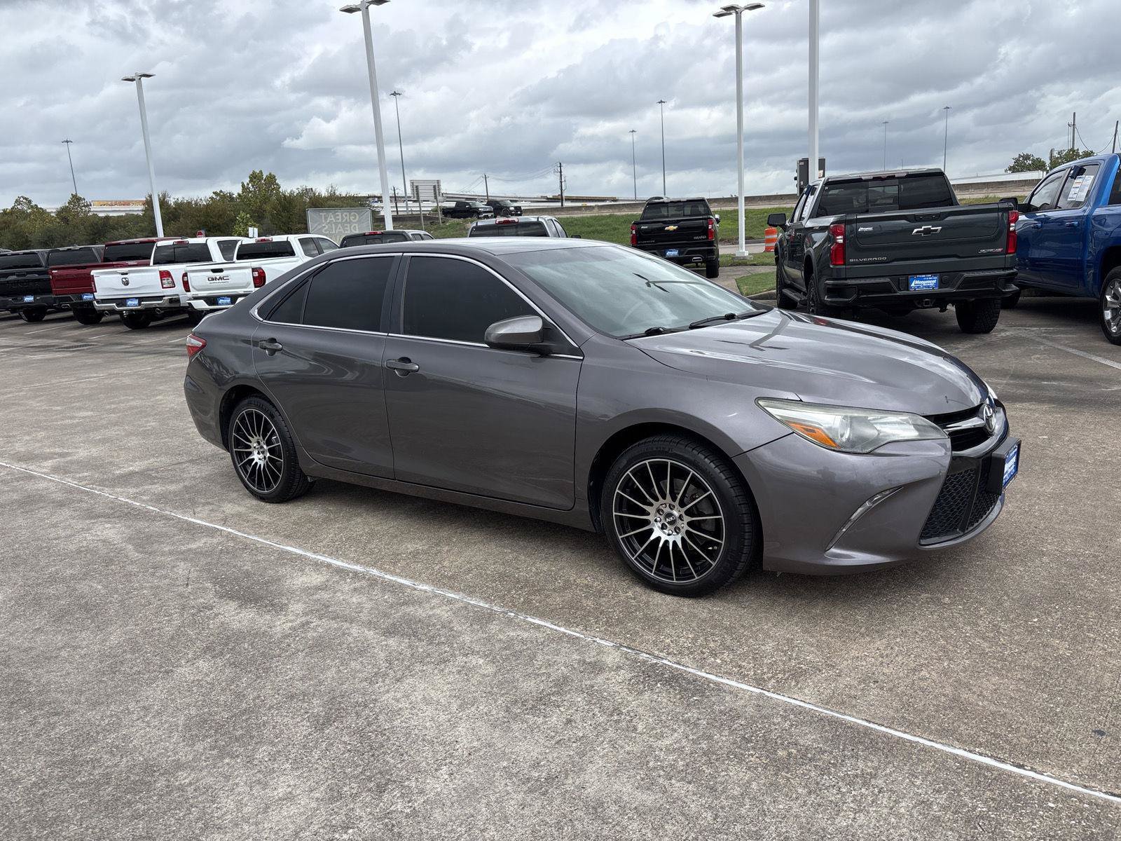 Used 2015 Toyota Camry SE FWD image 6