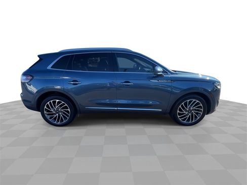 Used 2019 Lincoln Nautilus Reserve image 9