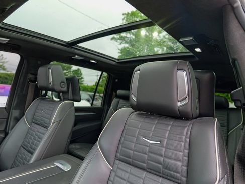 Used 2025 Cadillac Escalade ESV Sport Platinum AWD/4WD image 23