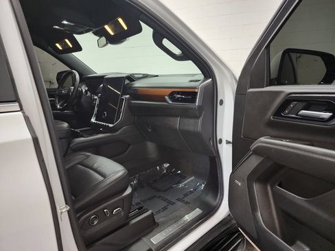 Used 2025 GMC Yukon Denali AWD/4WD image 37