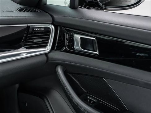 Used 2019 Porsche Panamera 4 image 30